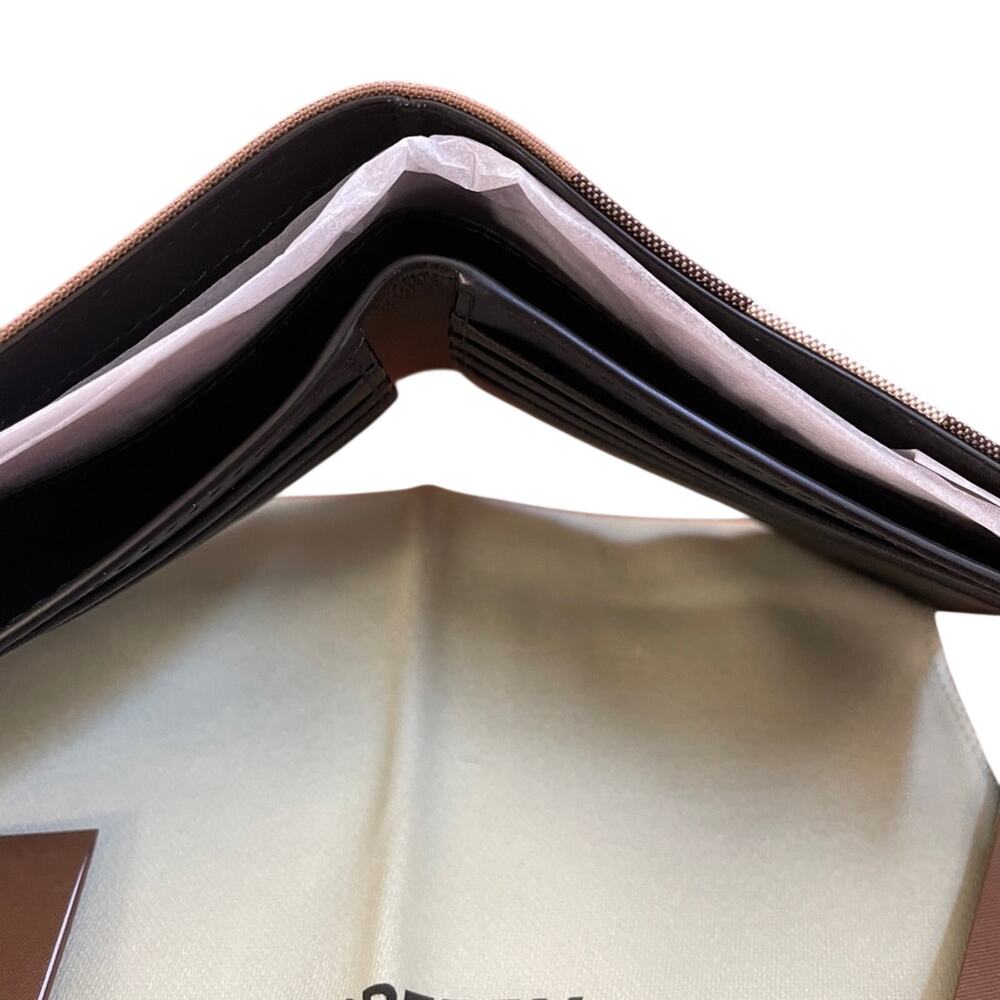Burberry brand new waterproof wallet - Picture 5 of 5
